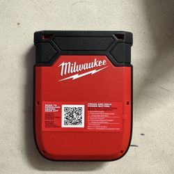 MilwaukeeM12 Heated Gear Power Source 