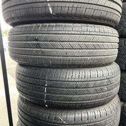 Vendo 225/65/R17 Michelin Las 4 Llants Por $160
