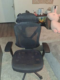 Black Mesh Office Chair with Headrest