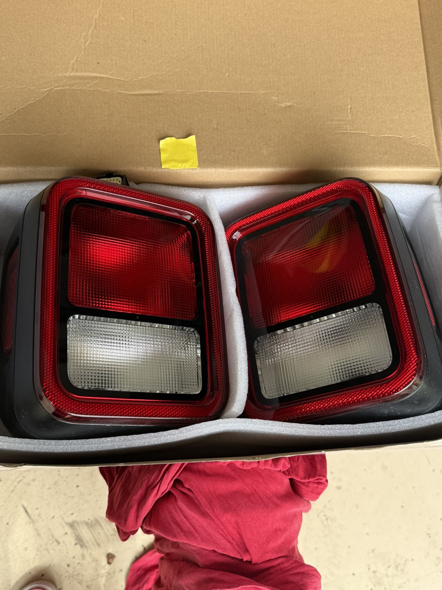 2025 Jeep Gladiator Tail Lights