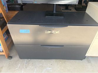 File cabinet with lock and keys
