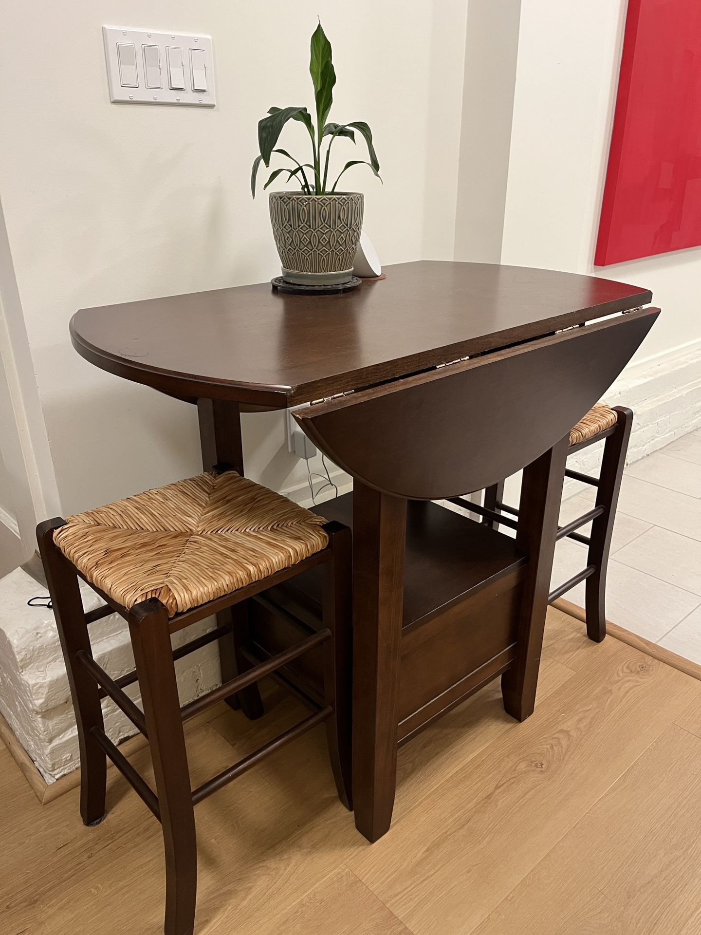 Extendable Table with Chairs