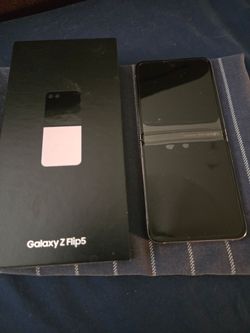 Galaxy z flip 5. Rose in color.