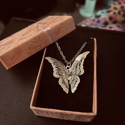 Beautiful Sliver Plated Butterfly 🦋 Necklace 