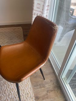 Free!! 4 dining chairs