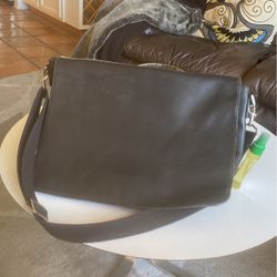 Coach messenger 100% Leather Bag