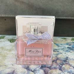 Miss Dior Perfume (Send offers)