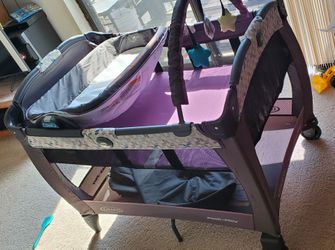 Graco Pack ’n Play Portable Playard with Bassinet & Toys