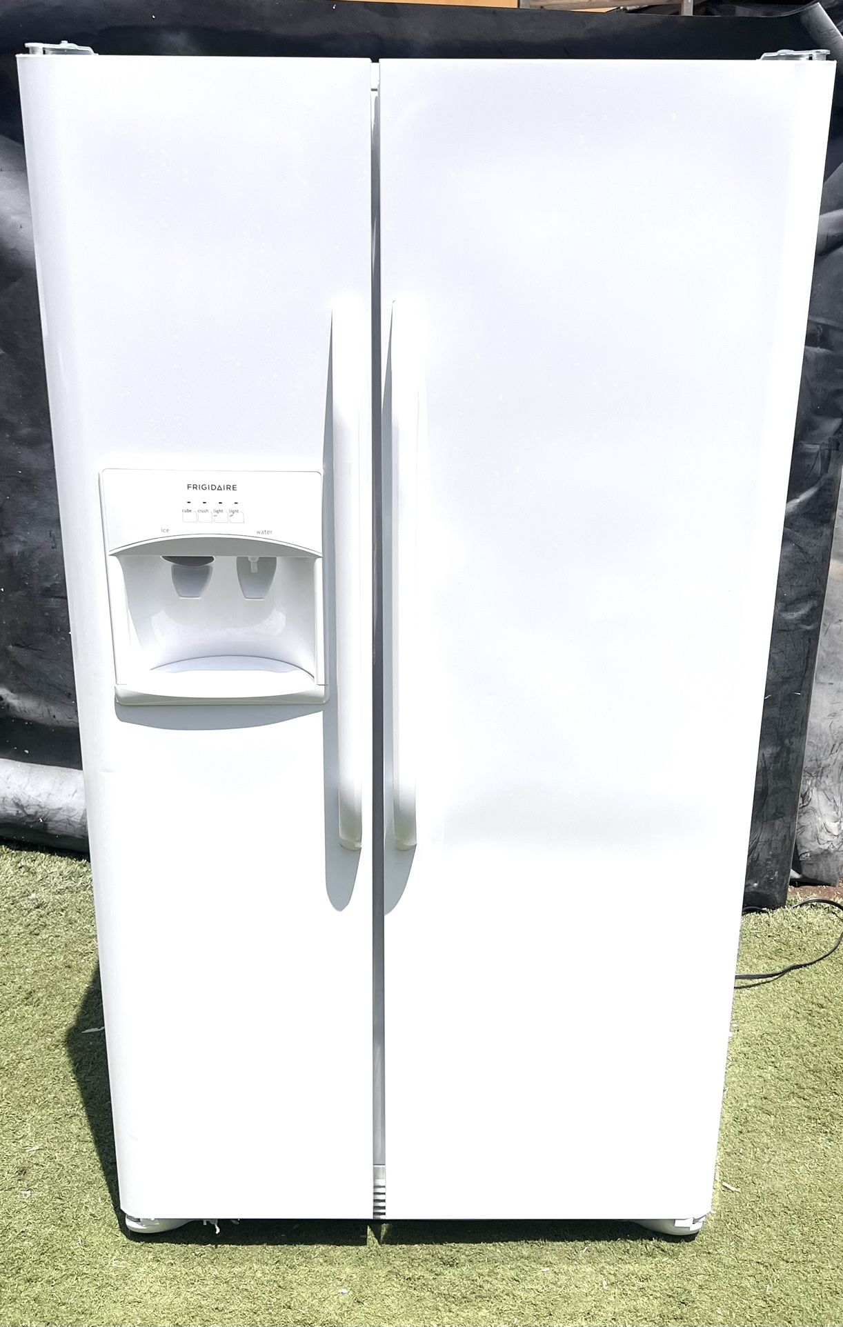 Working Garage Frigidaire Refrigerator -(CAN DELIVER!)