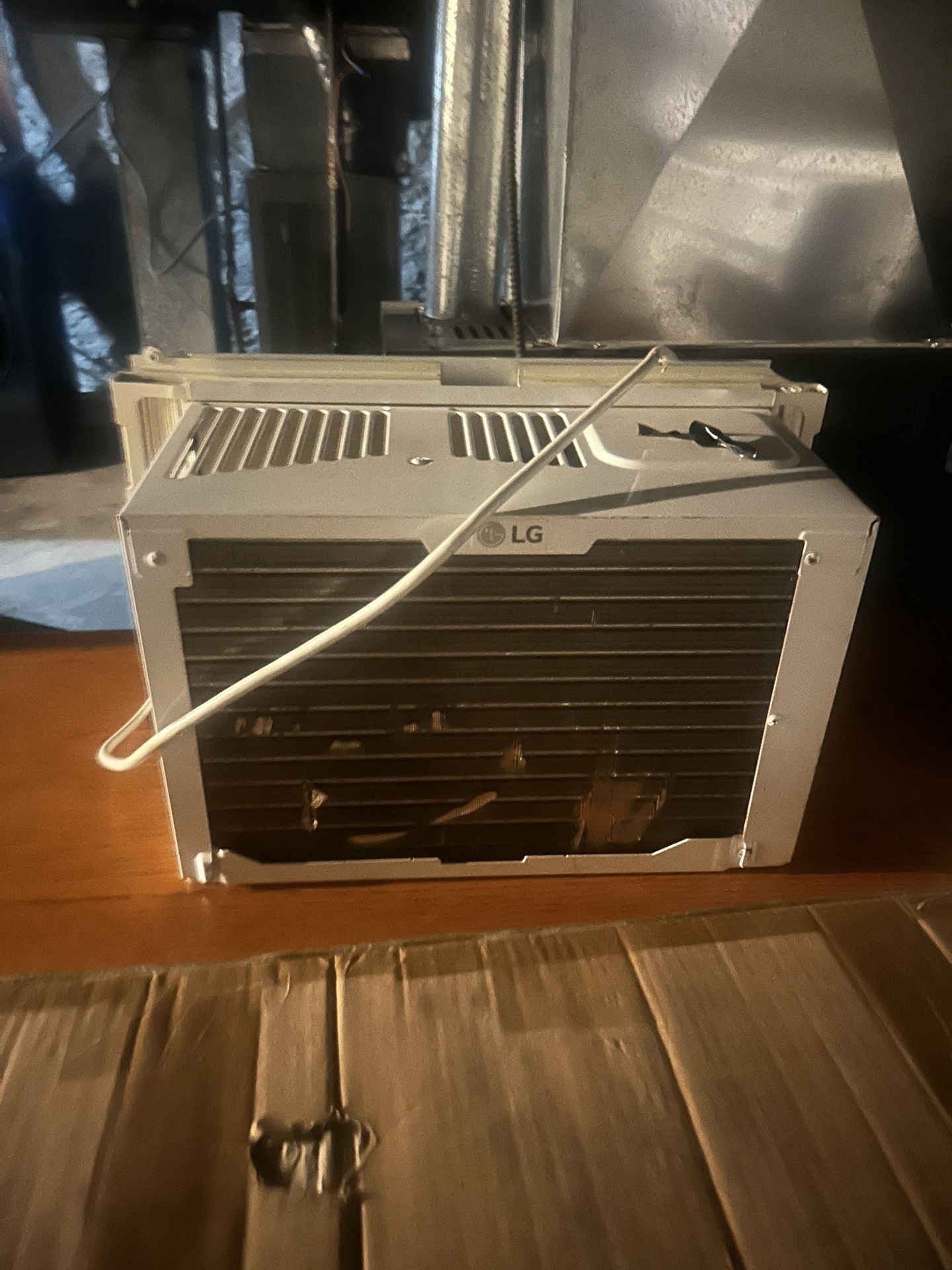 AIR CONDITIONER