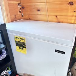 Chest Freezer in White 7.0 cu. ft 
