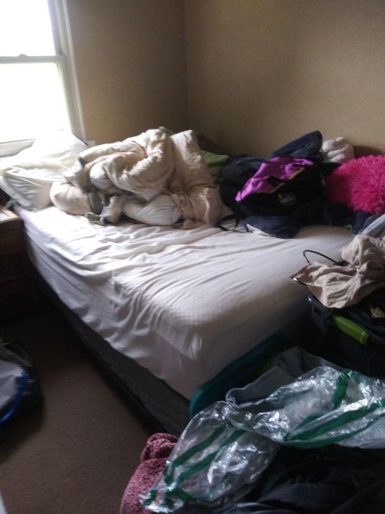 Moving sale NEEDS GONE--Queen Size Bed