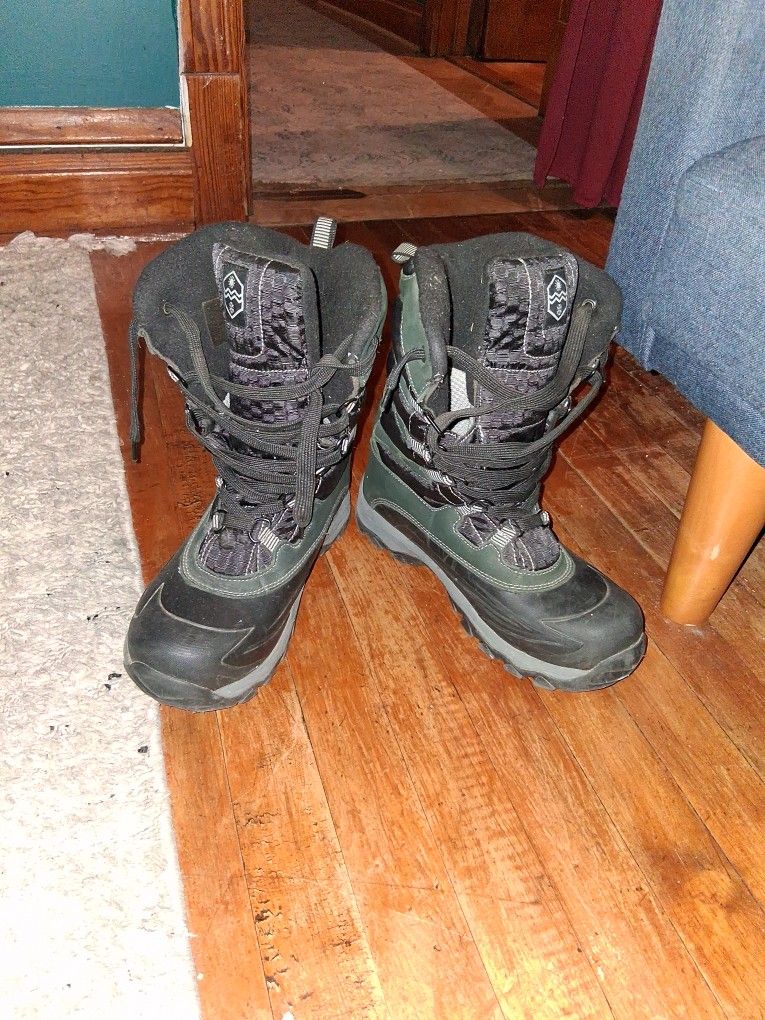 black khombu winter boots size 9