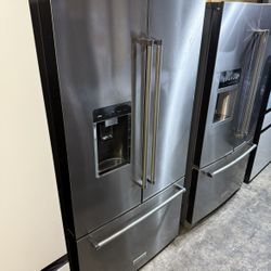 Kitchenaid French Door Refrigerator With Wooden Shelves 
