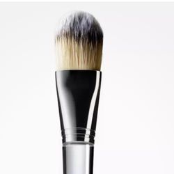 NEW Clinique Concealer Foundation Makeup Face Brush  6" Clear Handle Retail $43.