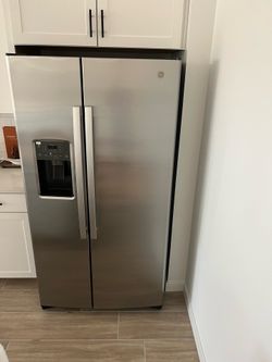 GE side by side refrigerator