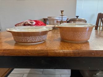 Vintage Pyrex Woodland Pattern Cinderella Casserole Dishes with Clear Glass Lids – Models 471-B (500 ml) & 472 (750 ml)