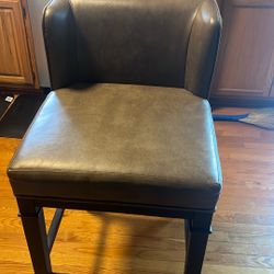 Stylish Dark Brown Leather Chair – Like New, Great Deal!