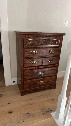 Chess dresser