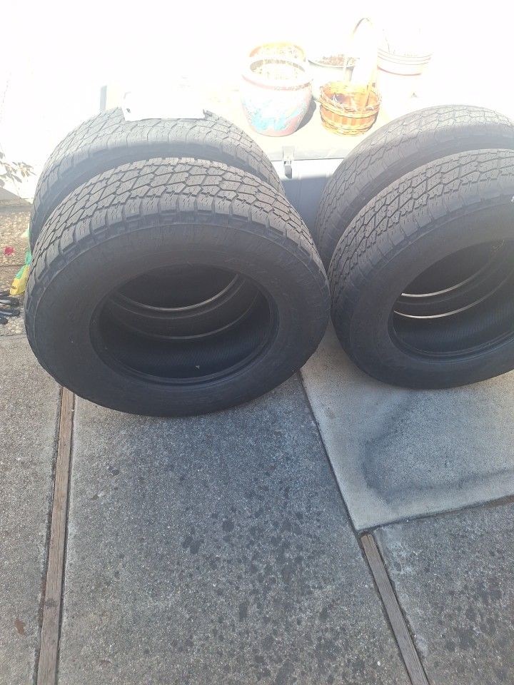 Set Of 4 18 Inch Tires 