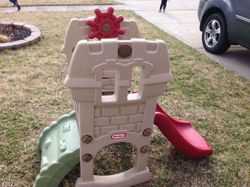 Little Tikes Endless Adventures Climb and Slide Castle