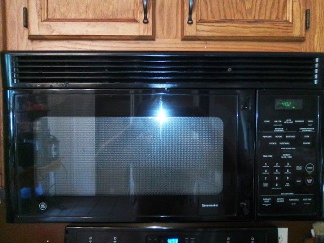 G.E Spacemaker Microwave