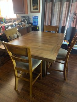 Table W/ 4 Chairs