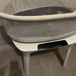 4moms Bassinet Like New