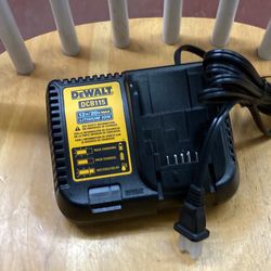 DCB115 CHARGER DEWALT 
