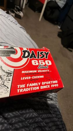 Classic Daisy Red Ryder Carbine BB - 650 Shot - BRAND NEW in Box!