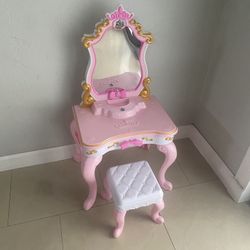 Plastic Girls Musical Vanity With Stool
