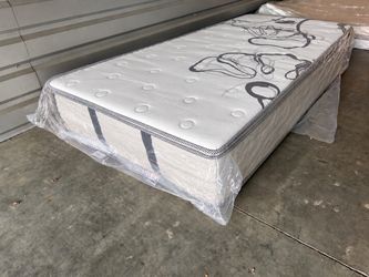 New in plastic 12” twin xl hybrid mattress