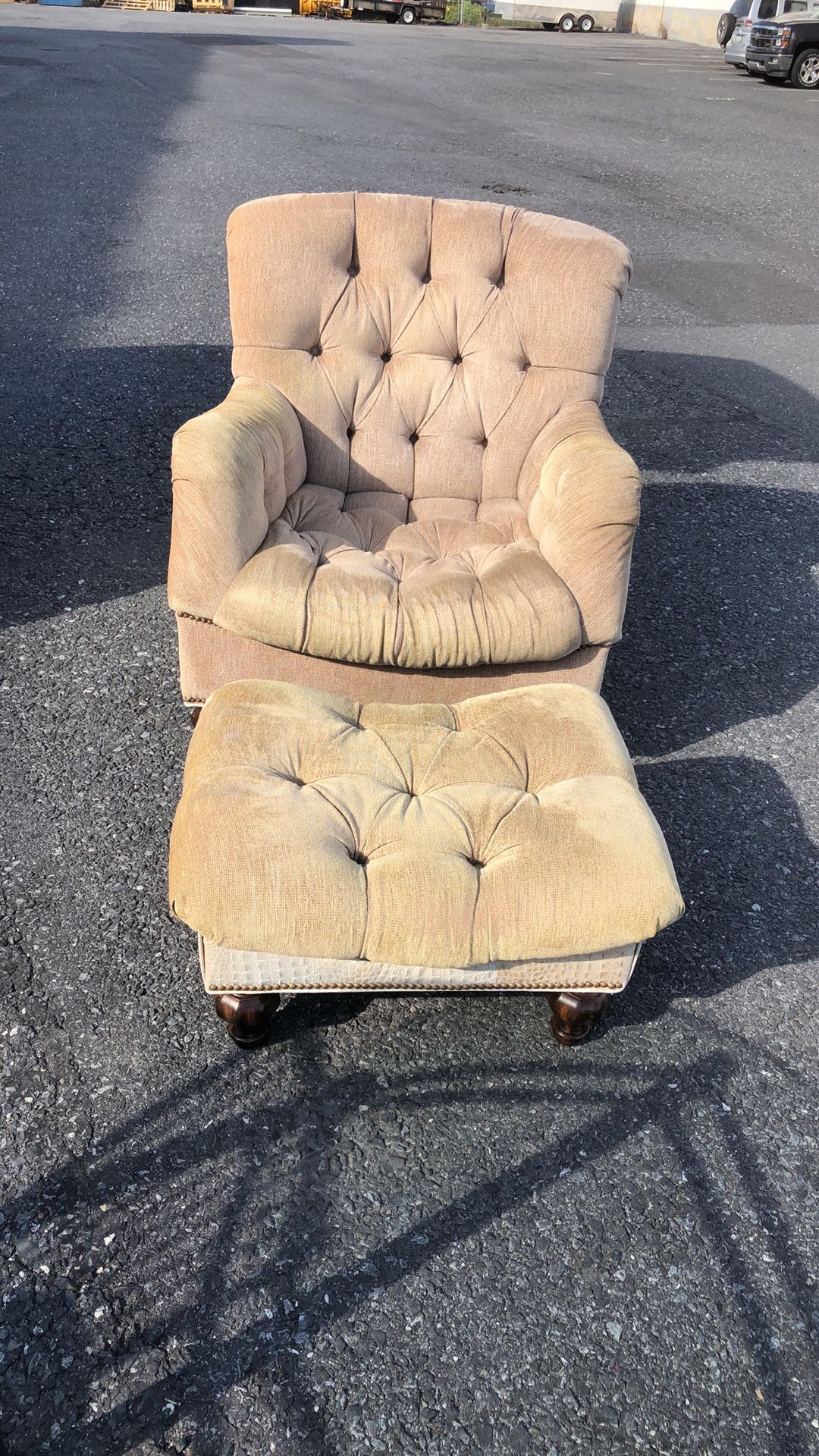 Comfortable living room chair with ottoman good condition