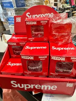 SUPREME SQUARE SQUISHY