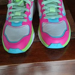 Women's Pumas 6.5