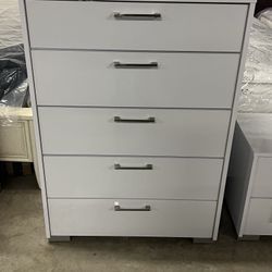 Queen size headboard footboard and rails 399 dresser in the UK 399 Chest 299   Nightstand 149  