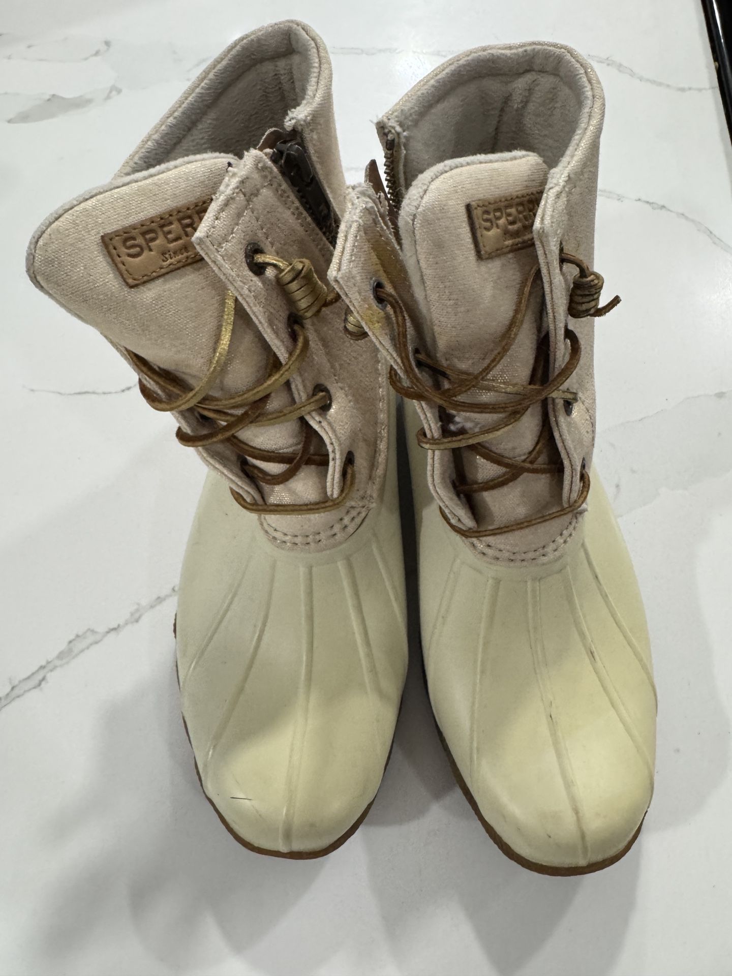 Women’s 8.5 Sperry Rain Boots