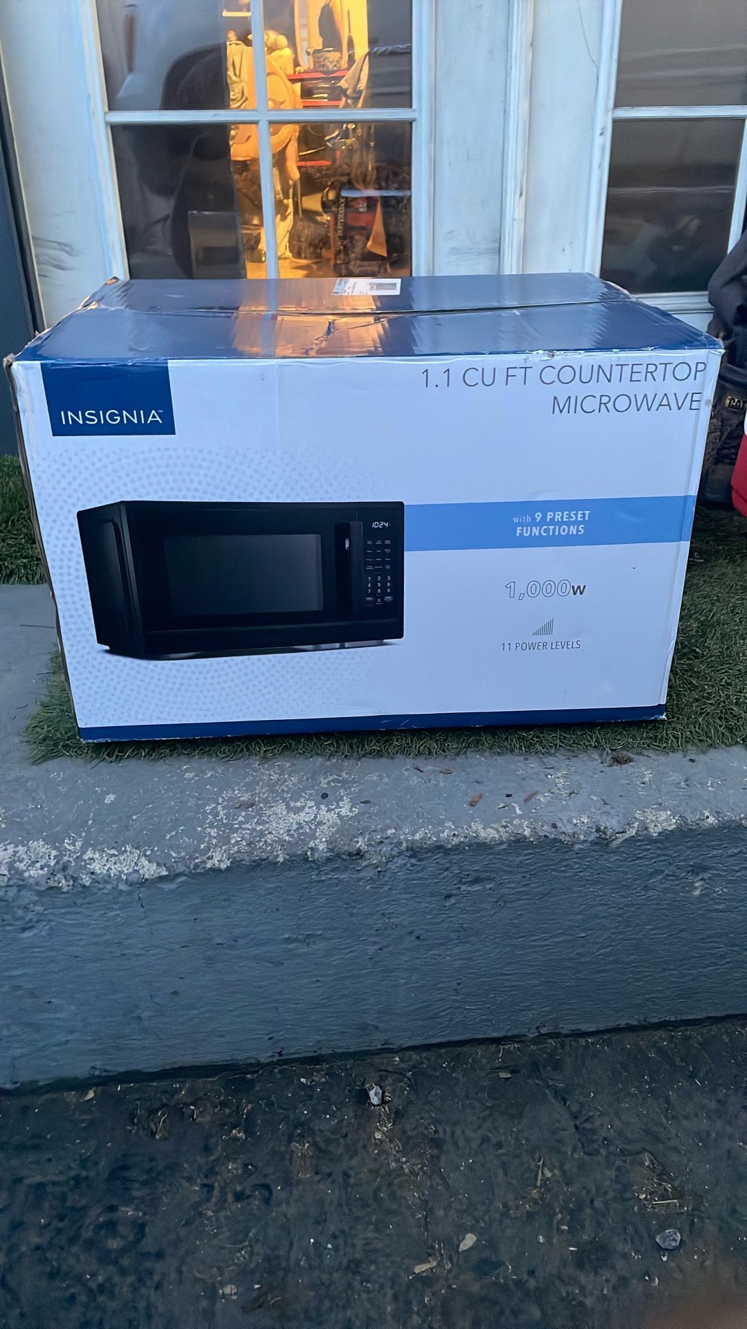Insignia Microwave