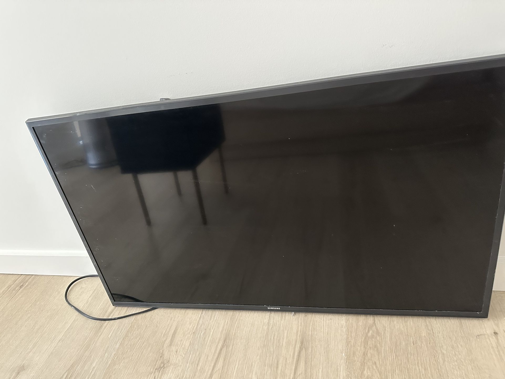 Samsung TV With Remote (no Legs And No Box)