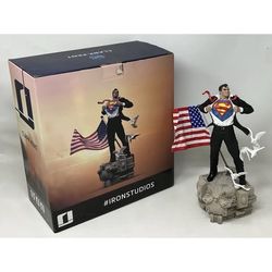 DC Comics Clark Kent Deluxe Statue By Iron Studios Art Scale 1/10 - Superman