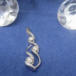 14K White Gold & Diamond Pendant 😍 .60 Carat T.W 1.9g (#12929)