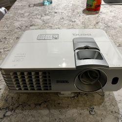 Benq HT1075 Projector