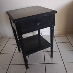 Black End Table w/a Drawer & Shelving Space 