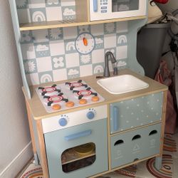 Play Kitchen 