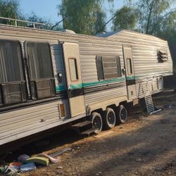 Beautiful Fifth Wheel Like Apartment Size Nomad By Skyline Very Nice Inside And Outside