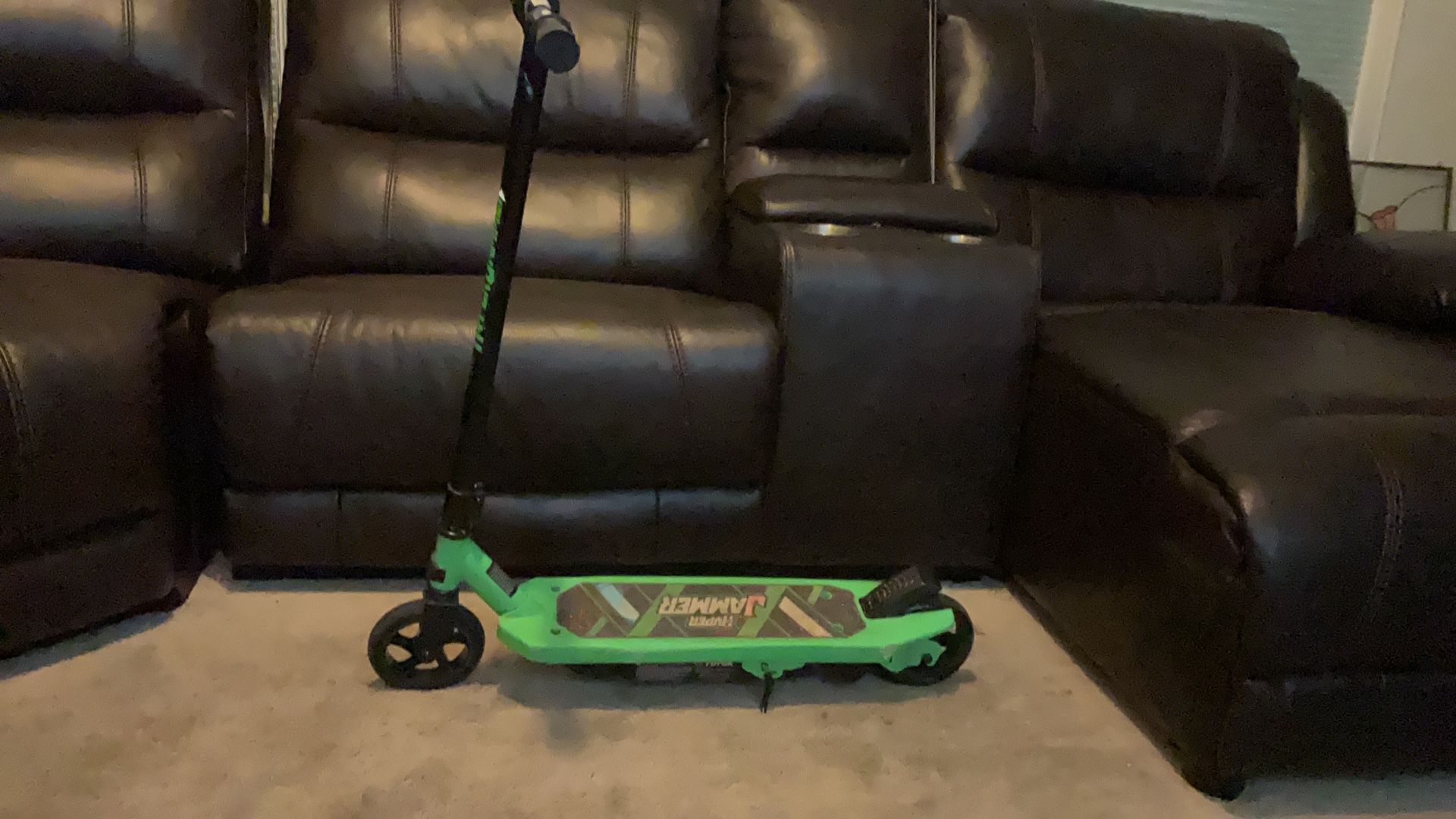 Hyper Jammer Electric Scooter It Goes 10 Mph and It Comes With A Charger For It To And Don’t Forget To Look At Description On The Bottom