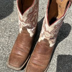 WOMEN ARIAT BOOTS 