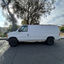 2005 Ford E-250