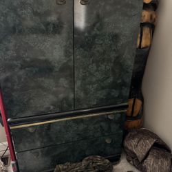 Dressers And Nightstands