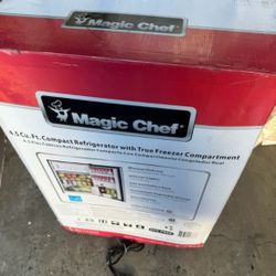 ✨️ $110 W341 1.1k Magic Chef 4.5 cu. ft. Mini Fridge with True Freezer in Stainless Look